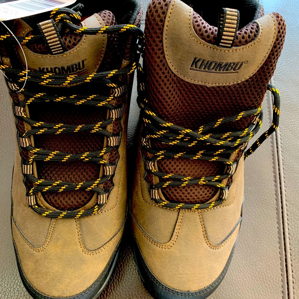 NEW Khombu boots